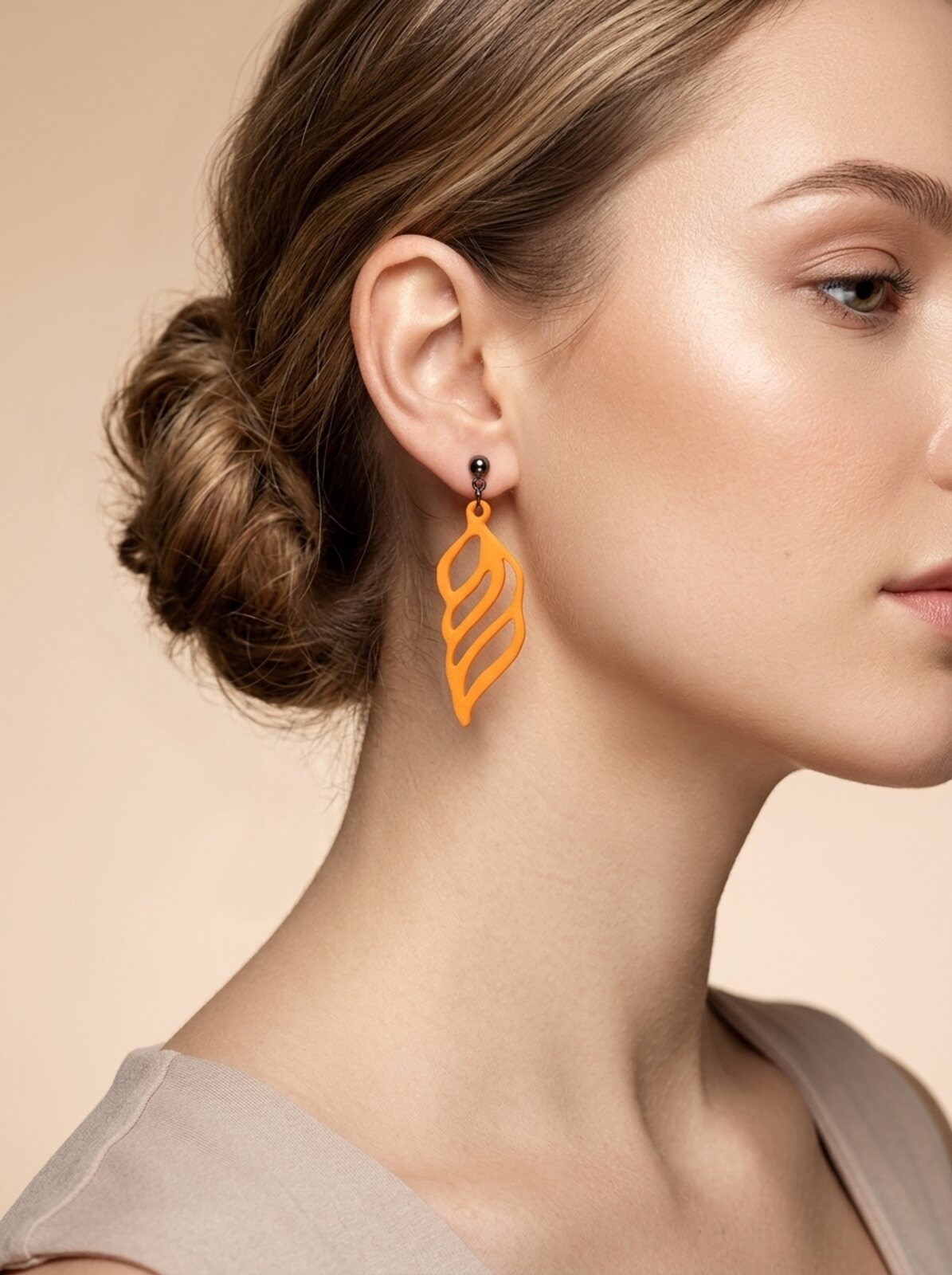 Lena in orange