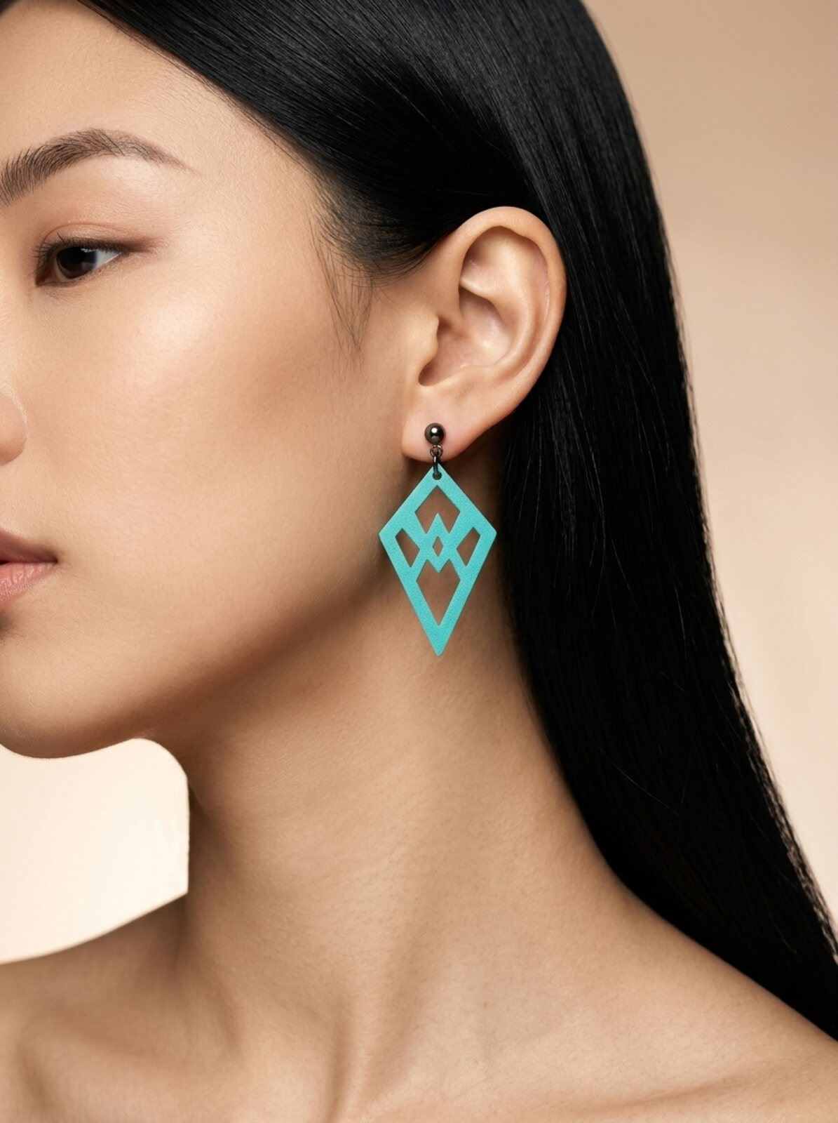 Bo in turquoise